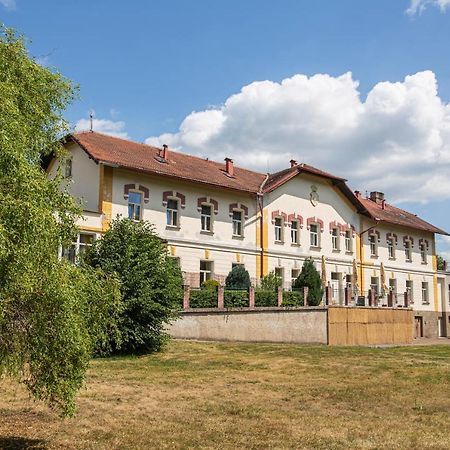 Pension V Parku Cesky Sternberk Bagian luar foto