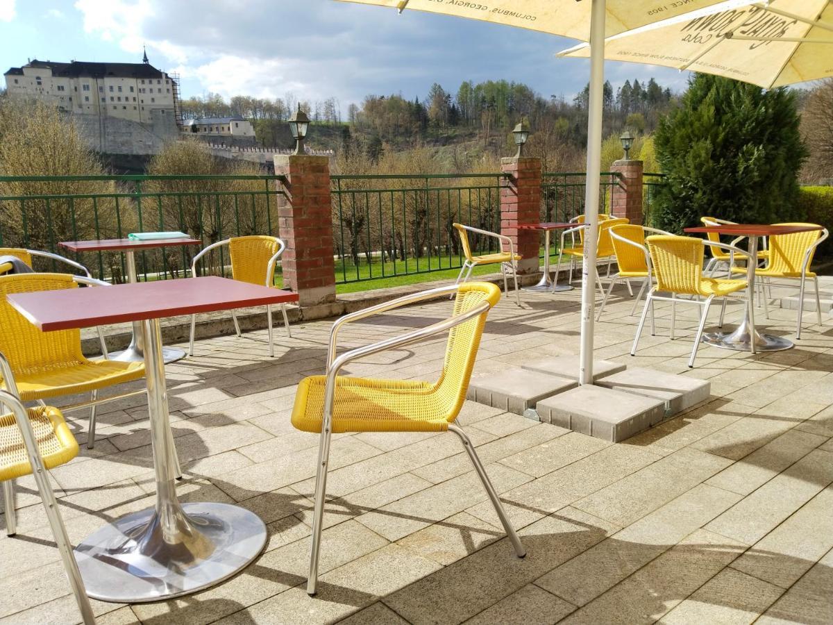 Pension V Parku Cesky Sternberk Bagian luar foto